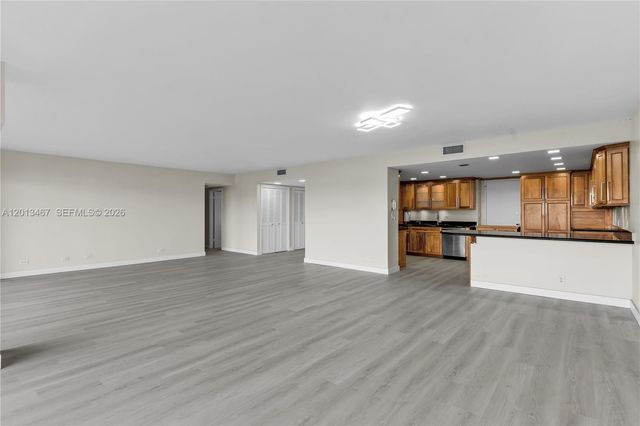1800 NE 114th St 601, Miami, FL 33181