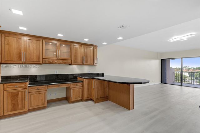 1800 NE 114th St 601, Miami, FL 33181
