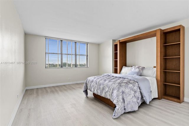 1800 NE 114th St 601, Miami, FL 33181