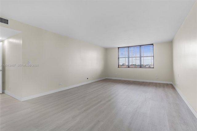 1800 NE 114th St 601, Miami, FL 33181