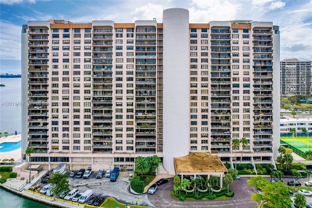 1800 NE 114th St 601, Miami, FL 33181