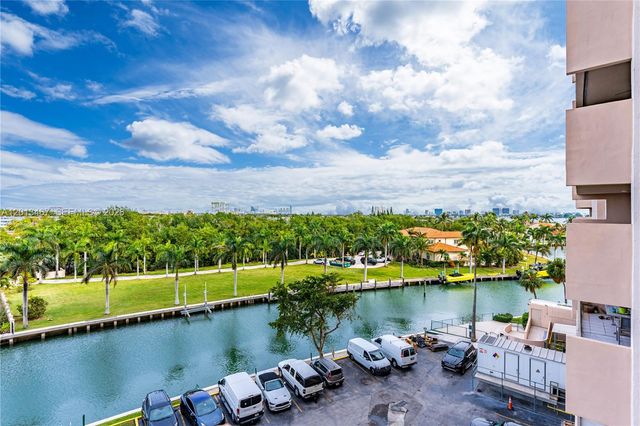 1800 NE 114th St 601, Miami, FL 33181