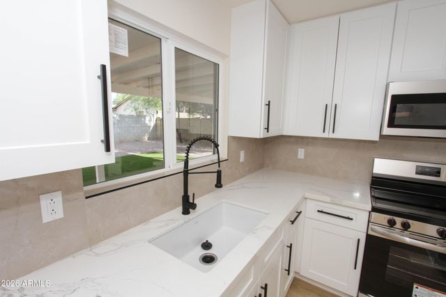 15811 N 23RD Street, Phoenix, AZ 85022