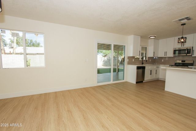 15811 N 23RD Street, Phoenix, AZ 85022