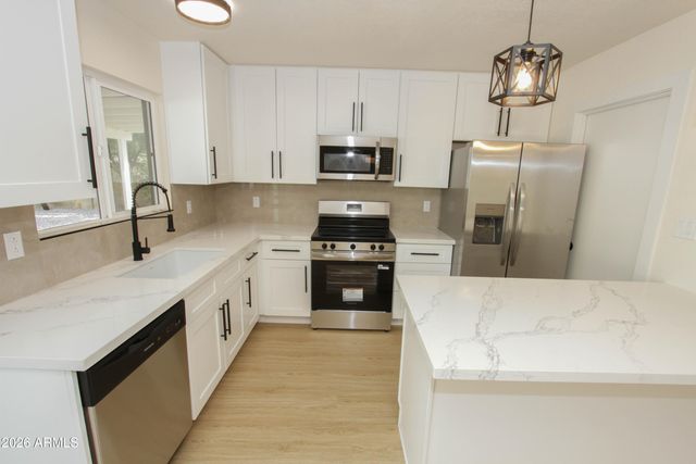 15811 N 23RD Street, Phoenix, AZ 85022