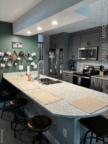 45125 Horseshoe Circle 52, Canton, MI 48187