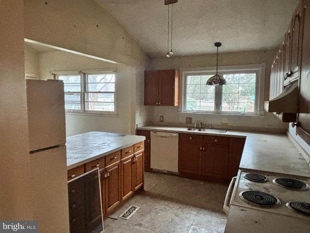 318 CHELTEN PKWY, Cherry Hill, NJ 08034