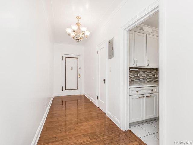 5 Franklin Avenue 1P, White Plains, NY 10601