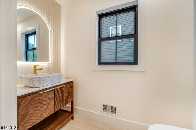 233 Cranford Ave, Cranford Twp., NJ 07016