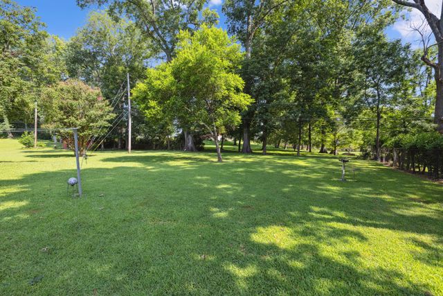 1209 Whitney Dr, Columbia, TN 38401