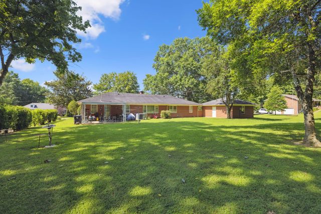 1209 Whitney Dr, Columbia, TN 38401