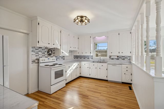 1209 Whitney Dr, Columbia, TN 38401