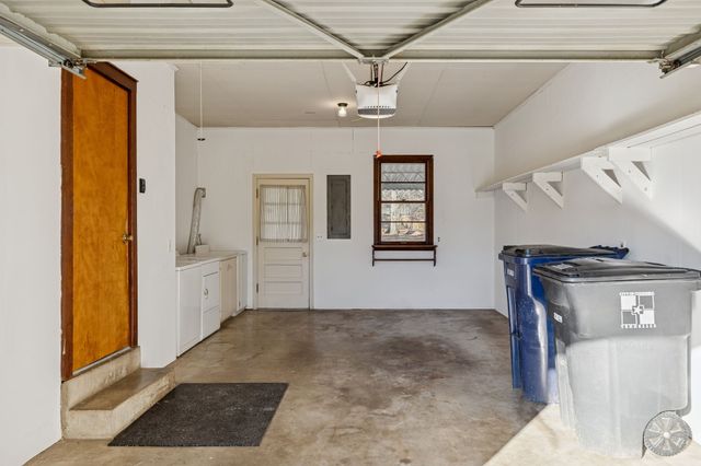 1209 Whitney Dr, Columbia, TN 38401