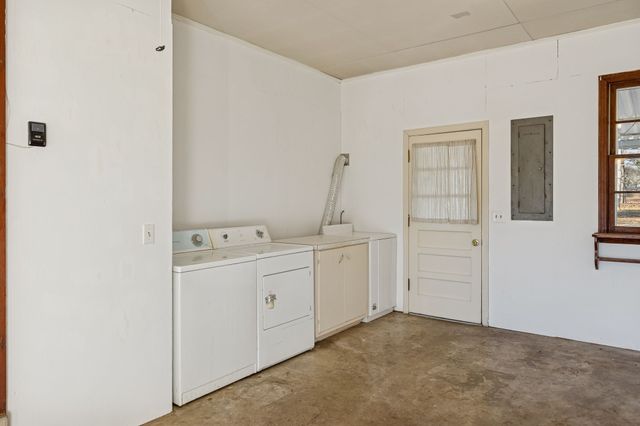 1209 Whitney Dr, Columbia, TN 38401