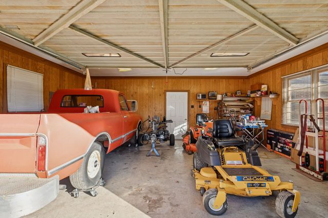 1209 Whitney Dr, Columbia, TN 38401