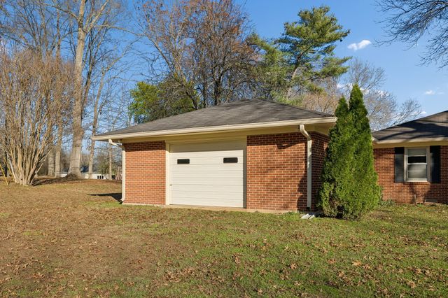 1209 Whitney Dr, Columbia, TN 38401