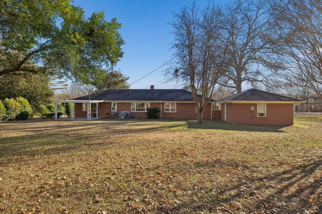 1209 Whitney Dr, Columbia, TN 38401