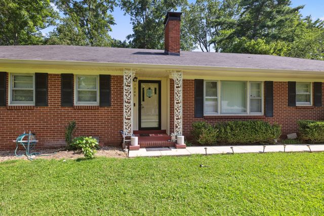 1209 Whitney Dr, Columbia, TN 38401