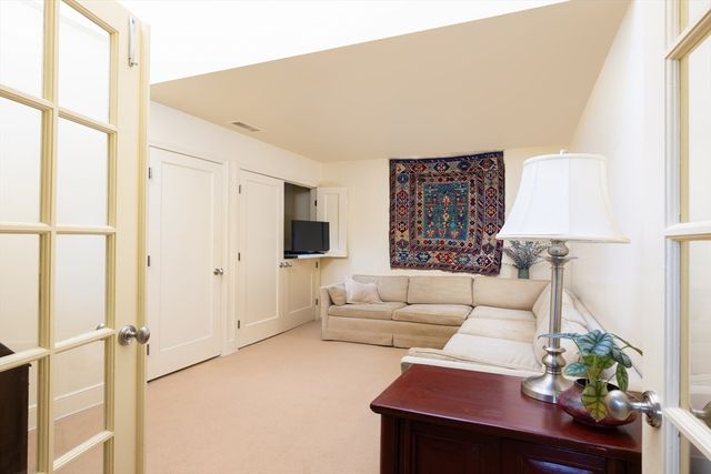 227 Summit E-405, Brookline, MA 02446