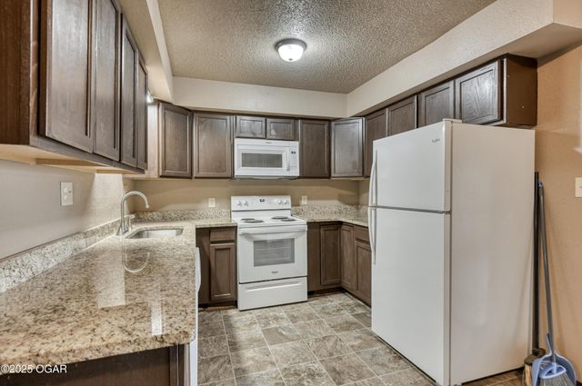 65400 E 155 Road, Wyandotte, OK 74370