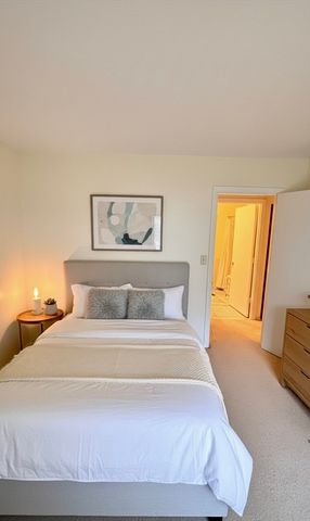 173 Nassau Dr 173, Springfield, MA 01129