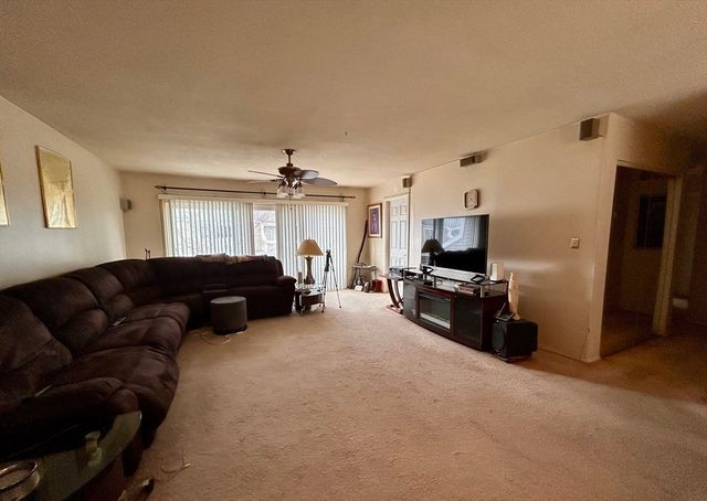 173 Nassau Dr 173, Springfield, MA 01129