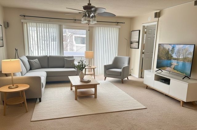 173 Nassau Dr 173, Springfield, MA 01129