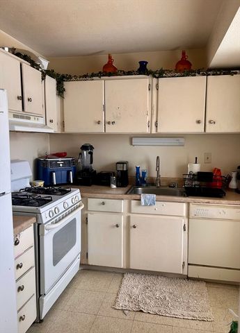 173 Nassau Dr 173, Springfield, MA 01129
