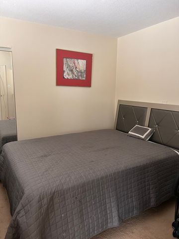 173 Nassau Dr 173, Springfield, MA 01129