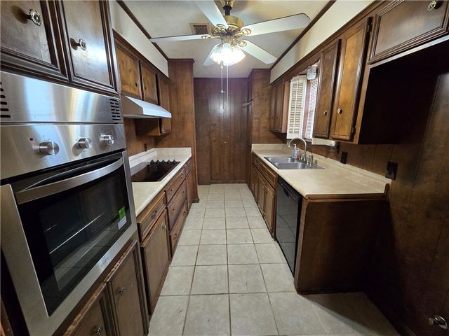 1211 Austin Avenue, College Station, TX 77845