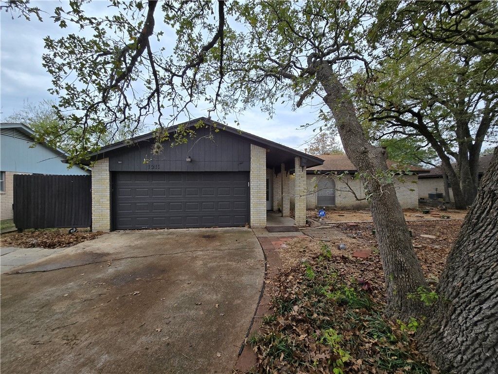 1211 Austin Avenue, College Station, TX 77845