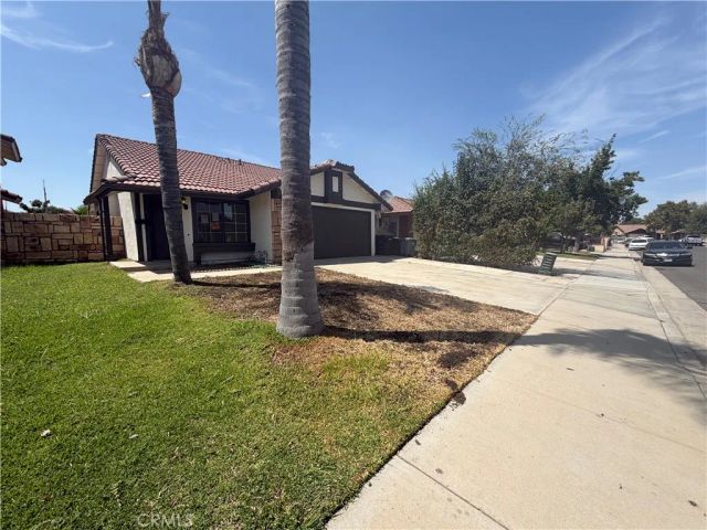 1910 Summertree Drive, Perris, CA 92571