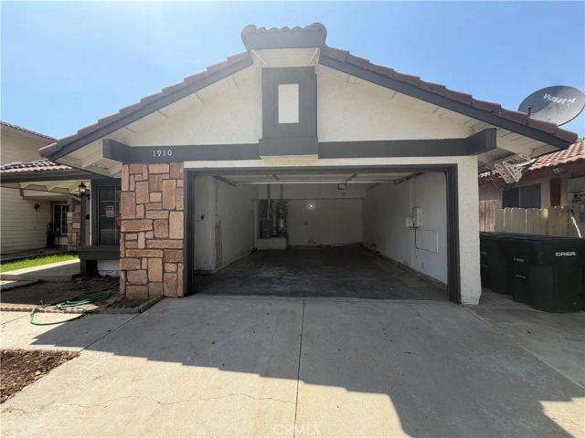 1910 Summertree Drive, Perris, CA 92571