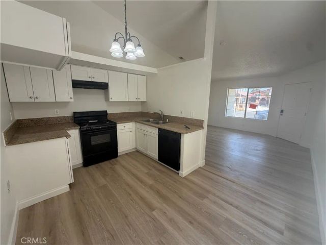1910 Summertree Drive, Perris, CA 92571