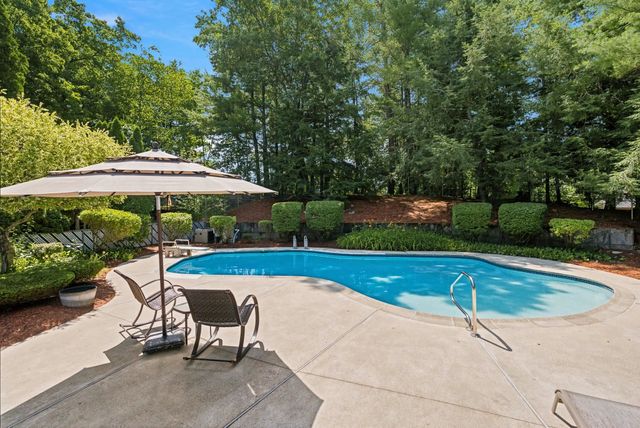 12 Deerhaven Drive, Nashua, NH 03064