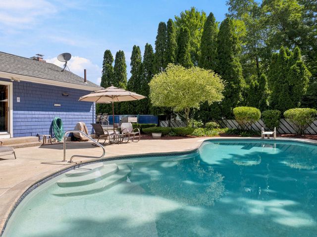 12 Deerhaven Drive, Nashua, NH 03064