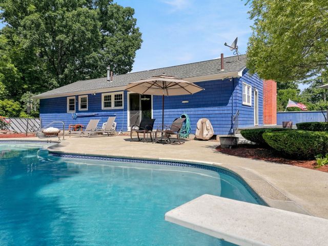 12 Deerhaven Drive, Nashua, NH 03064