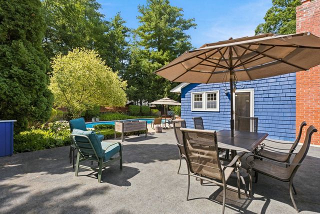 12 Deerhaven Drive, Nashua, NH 03064