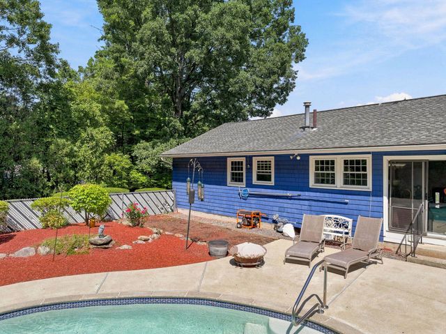 12 Deerhaven Drive, Nashua, NH 03064