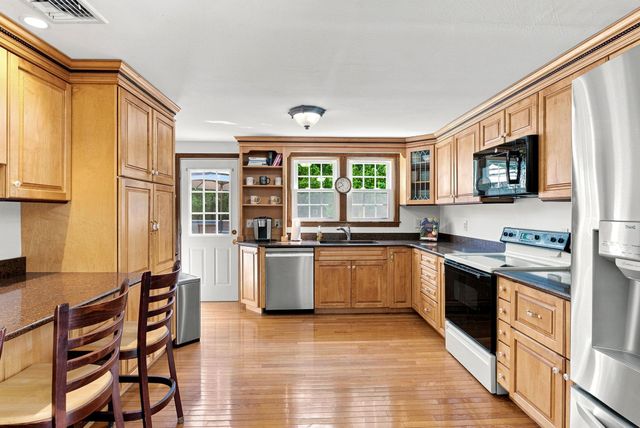 12 Deerhaven Drive, Nashua, NH 03064