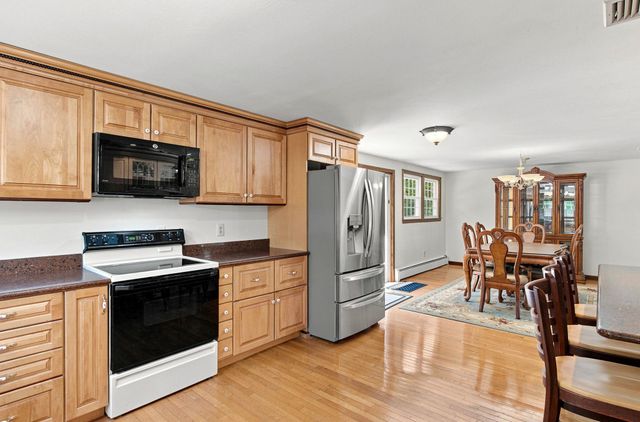 12 Deerhaven Drive, Nashua, NH 03064