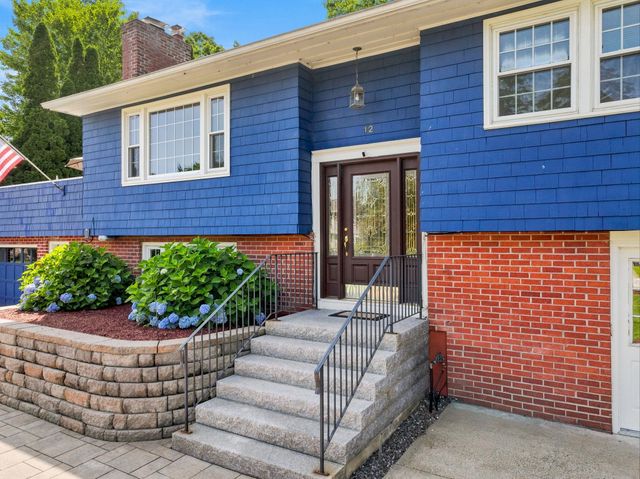 12 Deerhaven Drive, Nashua, NH 03064