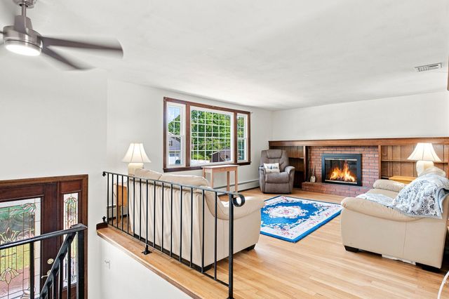 12 Deerhaven Drive, Nashua, NH 03064