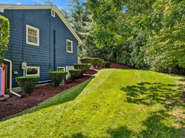 12 Deerhaven Drive, Nashua, NH 03064