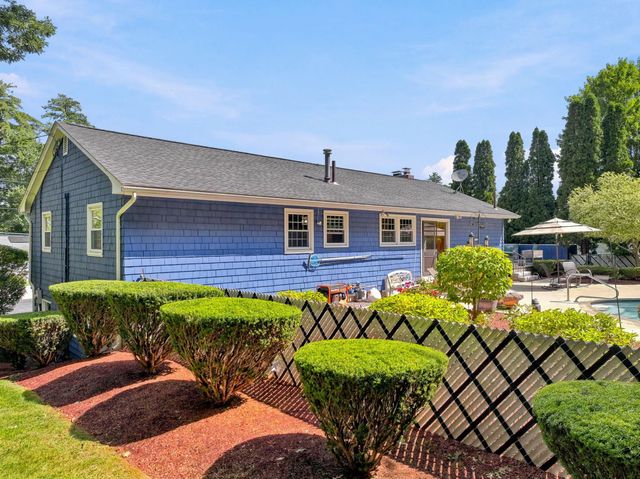 12 Deerhaven Drive, Nashua, NH 03064