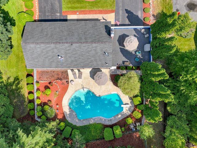 12 Deerhaven Drive, Nashua, NH 03064