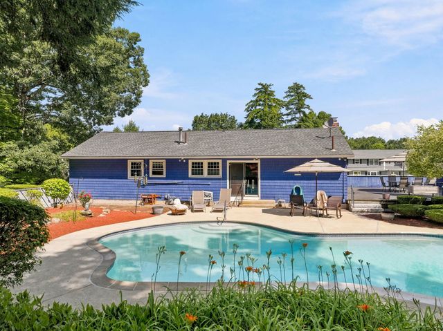 12 Deerhaven Drive, Nashua, NH 03064