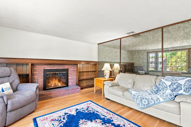12 Deerhaven Drive, Nashua, NH 03064