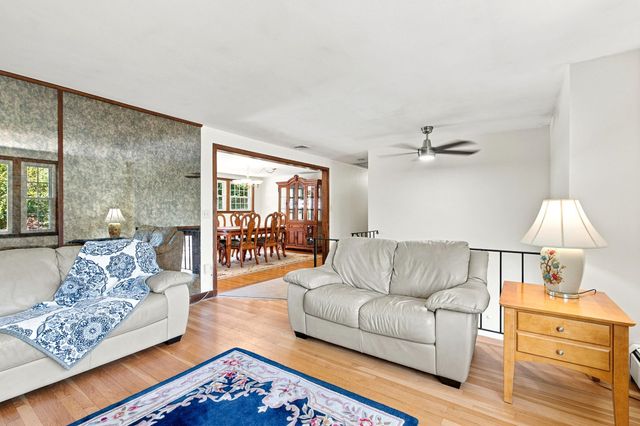 12 Deerhaven Drive, Nashua, NH 03064