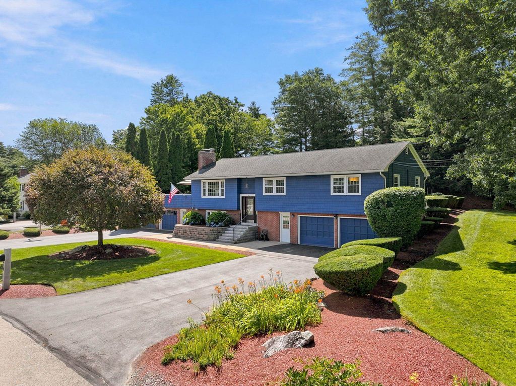 12 Deerhaven Drive, Nashua, NH 03064